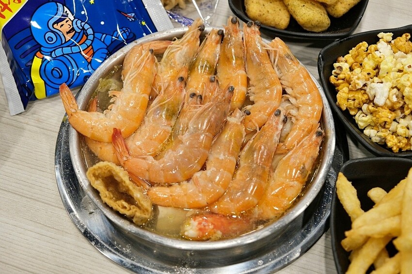 台南火鍋【九鼎鍋開元店】24小時營業平價火鍋,30種風味湯底 台南火鍋【九鼎鍋開元店】24小時營業平價火鍋,30種風味湯底