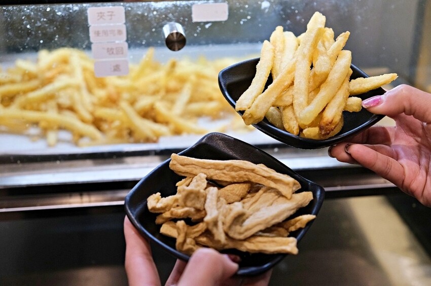 台南火鍋【九鼎鍋開元店】24小時營業平價火鍋,30種風味湯底 台南火鍋【九鼎鍋開元店】24小時營業平價火鍋,30種風味湯底