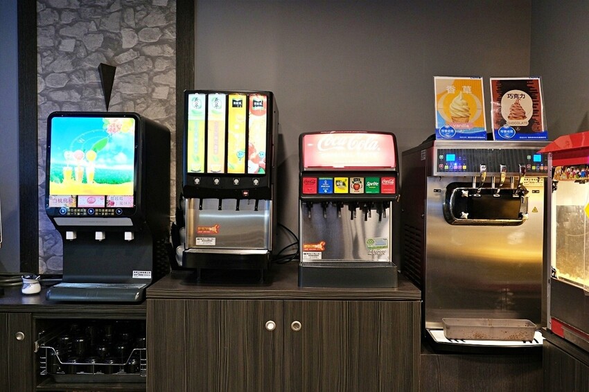 台南火鍋【九鼎鍋開元店】24小時營業平價火鍋,30種風味湯底 台南火鍋【九鼎鍋開元店】24小時營業平價火鍋,30種風味湯底