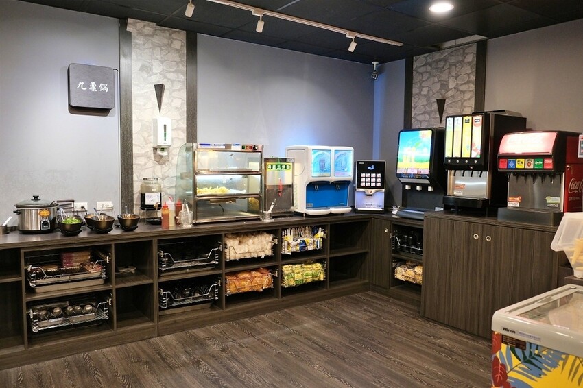 台南火鍋【九鼎鍋開元店】24小時營業平價火鍋,30種風味湯底 台南火鍋【九鼎鍋開元店】24小時營業平價火鍋,30種風味湯底