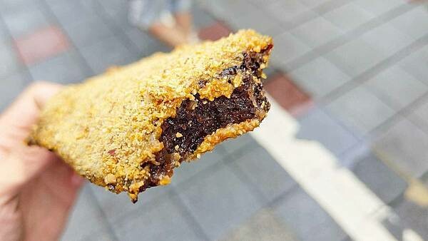 華陰街豬血糕｜１隻只要２５元後火車站超便宜豬血糕