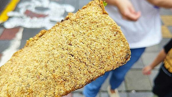 華陰街豬血糕｜１隻只要２５元後火車站超便宜豬血糕