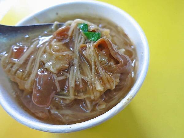 華陰街豬血糕｜１隻只要２５元後火車站超便宜豬血糕