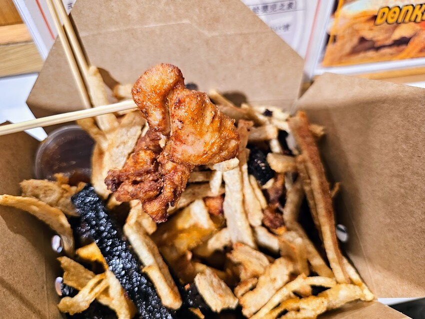 [食]台南 是零嘴也是消夜 香脆酥脆 不一樣的甜不辣 叔炸甜不辣媽