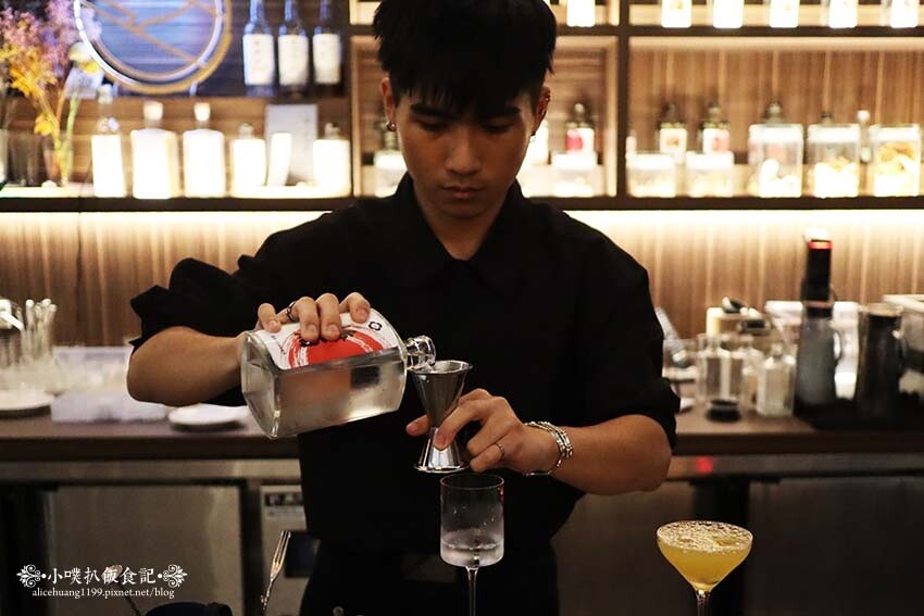 【台北餐酒館推薦】『In Bottle 平玖餐酒館』近台北101/世貿站/信義區聚會餐酒館/絕美華麗瓶裝酒酒牆/繽紛