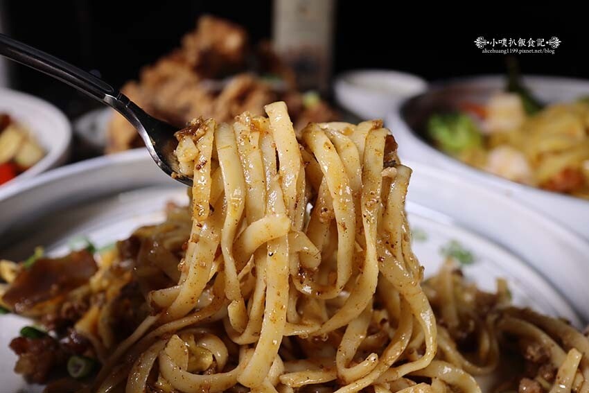 【台北餐酒館推薦】『In Bottle 平玖餐酒館』近台北101/世貿站/信義區聚會餐酒館/絕美華麗瓶裝酒酒牆/繽紛