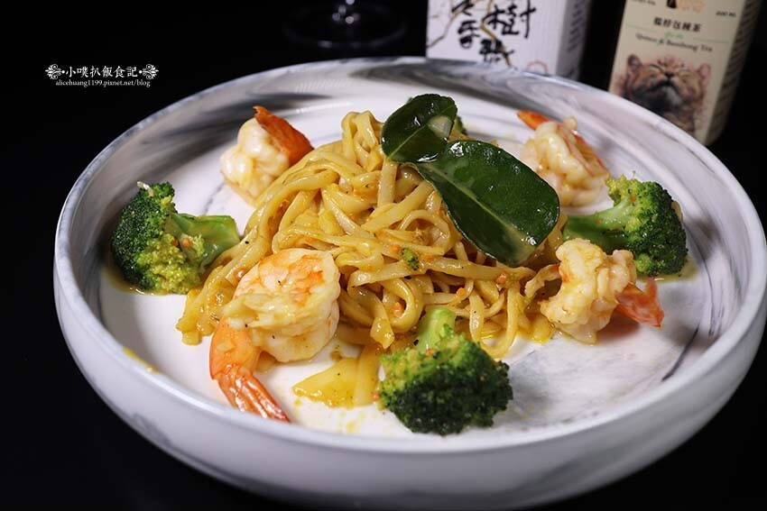 【台北餐酒館推薦】『In Bottle 平玖餐酒館』近台北101/世貿站/信義區聚會餐酒館/絕美華麗瓶裝酒酒牆/繽紛