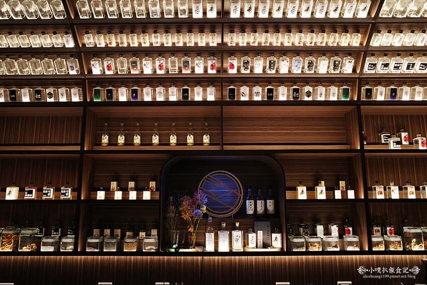 【台北餐酒館推薦】『In Bottle 平玖餐酒館』近台北101/世貿站/信義區聚會餐酒館/絕美華麗瓶裝酒酒牆/繽紛