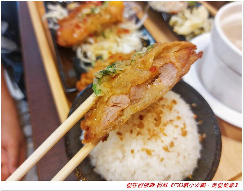 用料豐富的平價小火鍋，還有定食料理(便當)可以選擇，加上白飯，肉燥，飲料冰品，醬料的自助吧無限享用，絕對飽足又美味!!【58讚小火鍋．定食便當】員林美食