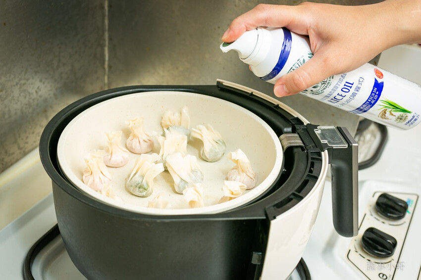 桃園中壢美食-餛飩女王，用心製作的手工鮮肉餛飩超美味！讓我在家輕鬆做出好料理～ @圍事小哥的幸福相框