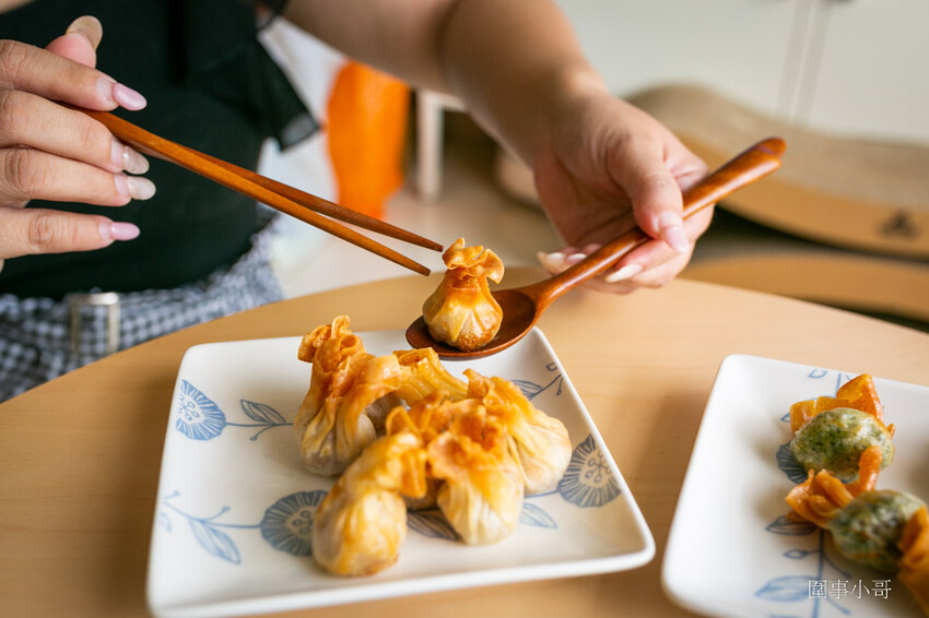 桃園中壢美食-餛飩女王，用心製作的手工鮮肉餛飩超美味！讓我在家輕鬆做出好料理～ @圍事小哥的幸福相框