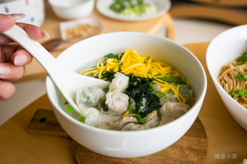 桃園中壢美食-餛飩女王，用心製作的手工鮮肉餛飩超美味！讓我在家輕鬆做出好料理～ @圍事小哥的幸福相框