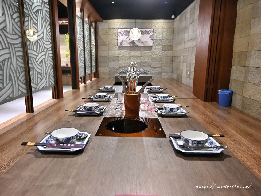 鼎湘鍋物｜這間火鍋好狂～除了日本A5和牛竟然還吃得到鱷魚肉！還有蔬菜、冰淇淋、咖啡、飲品自助吧吃到飽～