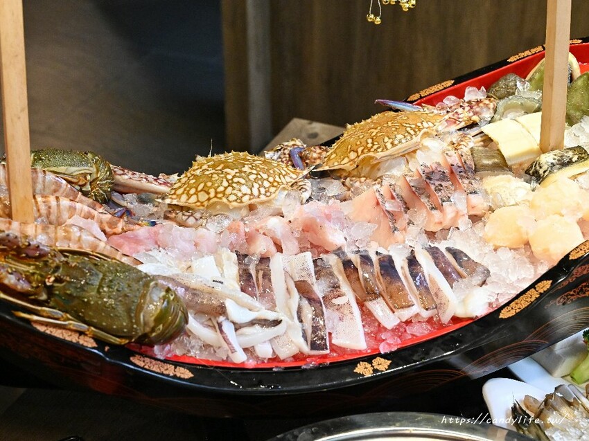 鼎湘鍋物｜這間火鍋好狂～除了日本A5和牛竟然還吃得到鱷魚肉！還有蔬菜、冰淇淋、咖啡、飲品自助吧吃到飽～