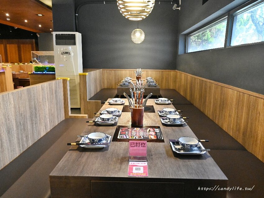 鼎湘鍋物｜這間火鍋好狂～除了日本A5和牛竟然還吃得到鱷魚肉！還有蔬菜、冰淇淋、咖啡、飲品自助吧吃到飽～