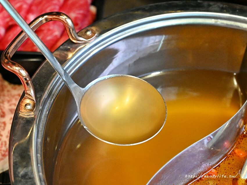 鼎湘鍋物｜這間火鍋好狂～除了日本A5和牛竟然還吃得到鱷魚肉！還有蔬菜、冰淇淋、咖啡、飲品自助吧吃到飽～