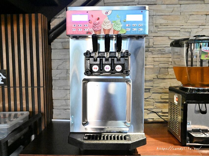 鼎湘鍋物｜這間火鍋好狂～除了日本A5和牛竟然還吃得到鱷魚肉！還有蔬菜、冰淇淋、咖啡、飲品自助吧吃到飽～