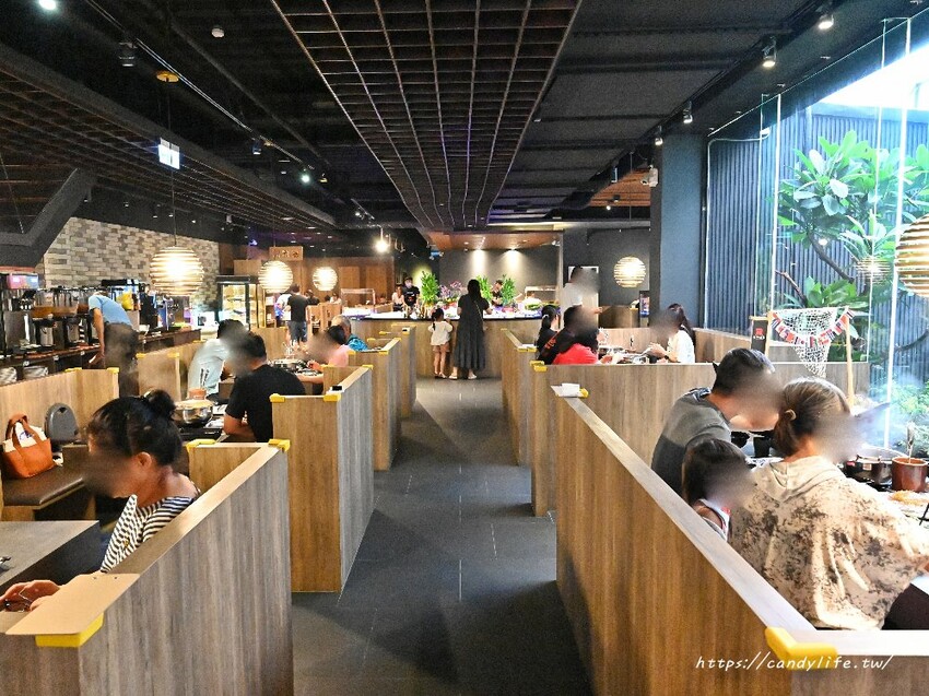 鼎湘鍋物｜這間火鍋好狂～除了日本A5和牛竟然還吃得到鱷魚肉！還有蔬菜、冰淇淋、咖啡、飲品自助吧吃到飽～