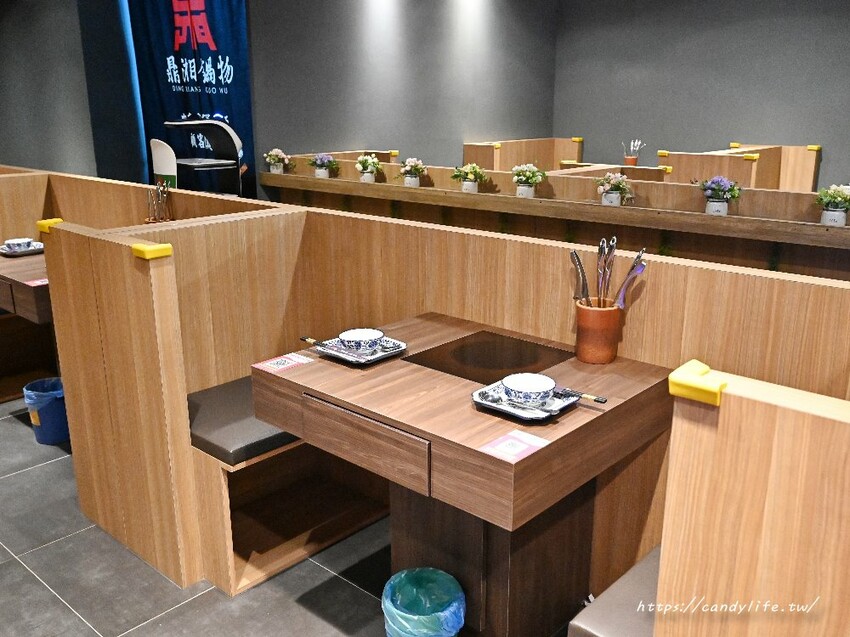 鼎湘鍋物｜這間火鍋好狂～除了日本A5和牛竟然還吃得到鱷魚肉！還有蔬菜、冰淇淋、咖啡、飲品自助吧吃到飽～