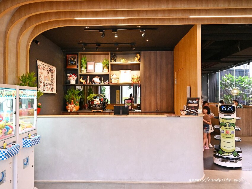 鼎湘鍋物｜這間火鍋好狂～除了日本A5和牛竟然還吃得到鱷魚肉！還有蔬菜、冰淇淋、咖啡、飲品自助吧吃到飽～