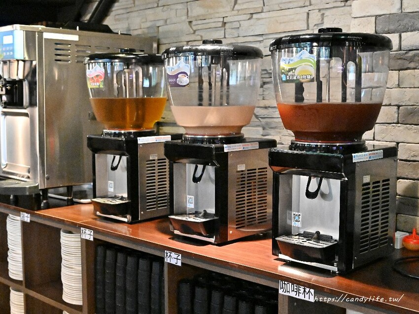 鼎湘鍋物｜這間火鍋好狂～除了日本A5和牛竟然還吃得到鱷魚肉！還有蔬菜、冰淇淋、咖啡、飲品自助吧吃到飽～