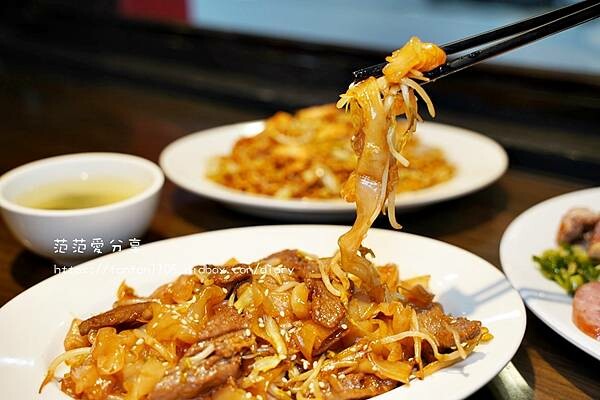 【松山區燒臘便當】鄉間小路燒臘茶餐廳｜炒河粉｜公仔麵｜炒飯｜燴飯｜高CP值港炒飯 (17).JPG