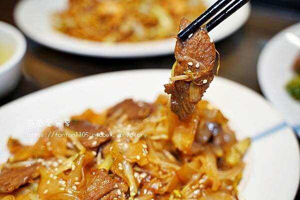 【松山區燒臘便當】鄉間小路燒臘茶餐廳｜炒河粉｜公仔麵｜炒飯｜燴飯｜高CP值港炒飯 (16).JPG