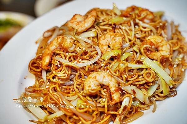 【松山區燒臘便當】鄉間小路燒臘茶餐廳｜炒河粉｜公仔麵｜炒飯｜燴飯｜高CP值港炒飯 (11).JPG