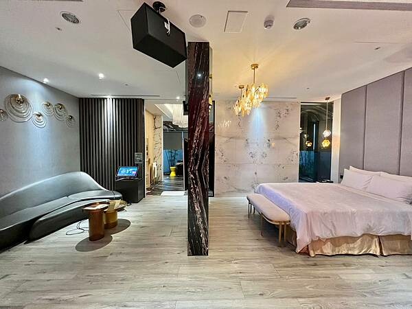 (台中汽車旅館)朵茉行館~超奢華豪宅式藝術酒店!進口高檔設備