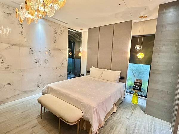 (台中汽車旅館)朵茉行館~超奢華豪宅式藝術酒店!進口高檔設備