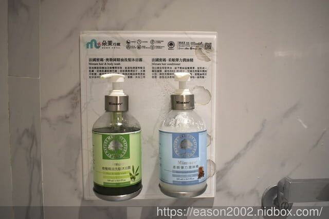 台中汽車旅館推薦 | 朵茉行館 813 房 結合中東豪華元素與當代設計的精髓 私人KTV 超大大理石浴缸 舒適的休息空間 奢華渡假天堂 - 就是這樣。吃喝玩樂。愛漂亮部落格 - FashionGui