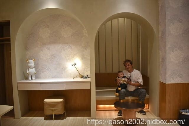 台中汽車旅館推薦 | 朵茉行館 813 房 結合中東豪華元素與當代設計的精髓 私人KTV 超大大理石浴缸 舒適的休息空間 奢華渡假天堂 - 就是這樣。吃喝玩樂。愛漂亮部落格 - FashionGui