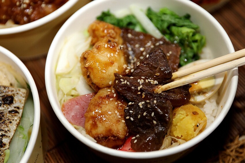 用心製作的日式美味飯盒！激推人氣雙拼海陸丼 下飯又飽足 台中外帶便當推薦 |燒弁丼日式手作便當-漢口店