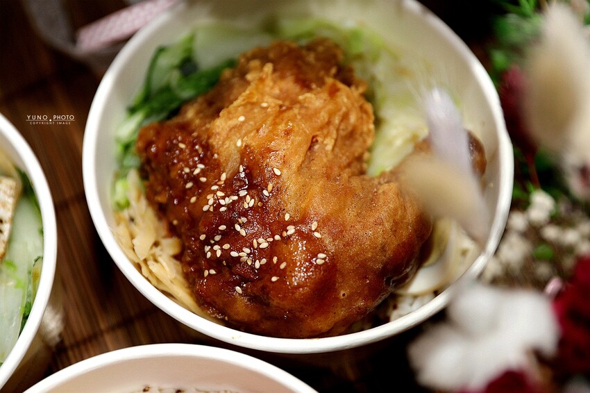 用心製作的日式美味飯盒！激推人氣雙拼海陸丼 下飯又飽足 台中外帶便當推薦 |燒弁丼日式手作便當-漢口店