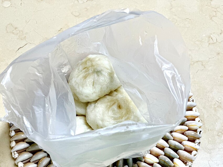 太平803國軍醫院對面的803小籠包，沒有座位只能外帶唷。