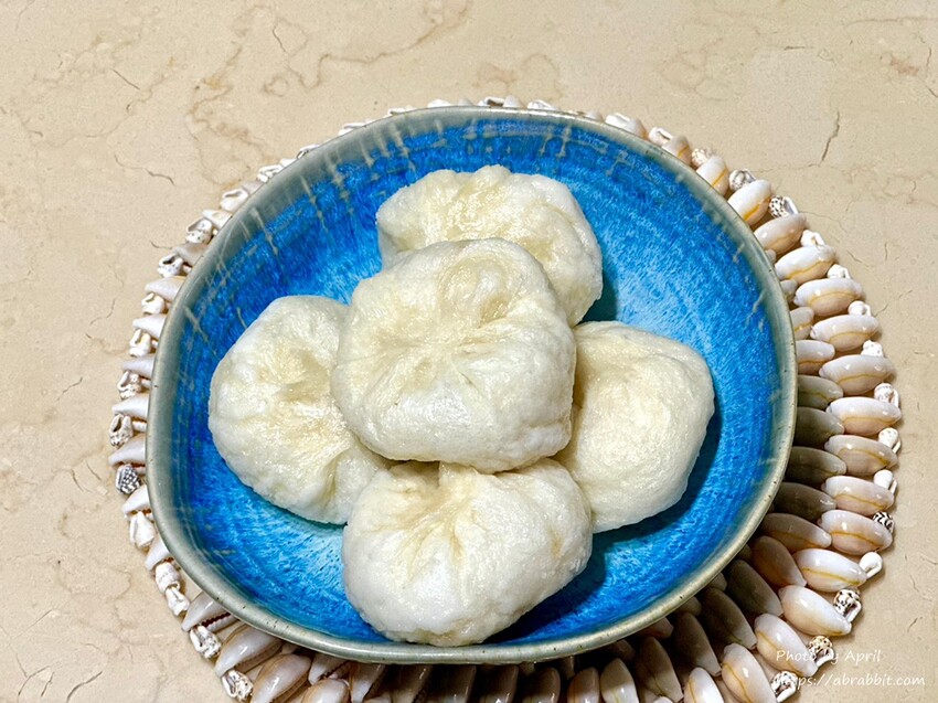 太平803國軍醫院對面的803小籠包，沒有座位只能外帶唷。