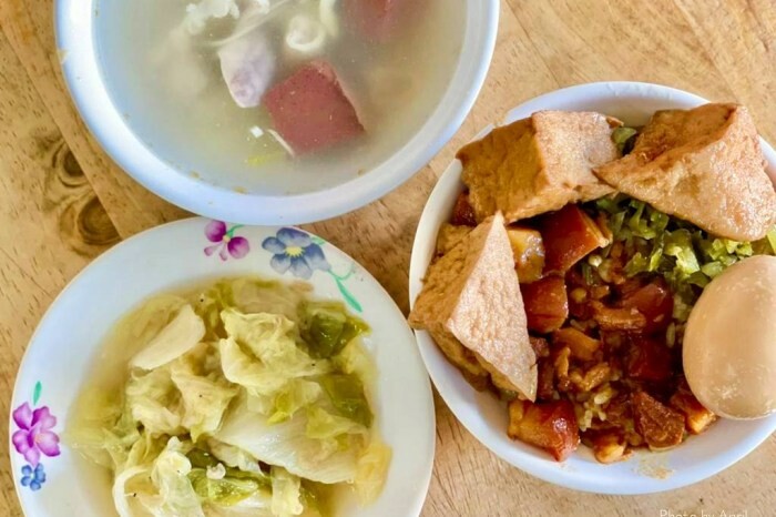 太平803國軍醫院對面的803小籠包，沒有座位只能外帶唷。