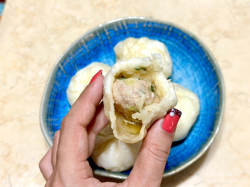 太平803國軍醫院對面的803小籠包，沒有座位只能外帶唷。