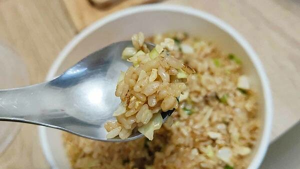 武食堂｜用餐時間要等半小時以上才能吃到的炒飯店