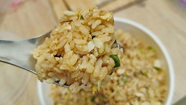 武食堂｜用餐時間要等半小時以上才能吃到的炒飯店