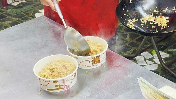 武食堂｜用餐時間要等半小時以上才能吃到的炒飯店