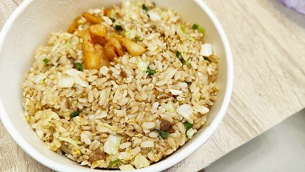 武食堂｜用餐時間要等半小時以上才能吃到的炒飯店