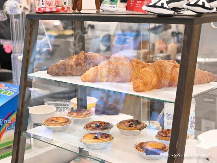 Fruit Rock搖滾水果&摸魚可頌｜台中文青小店，台中必吃可朗芙在這裡！還有美到不行的雪花冰～