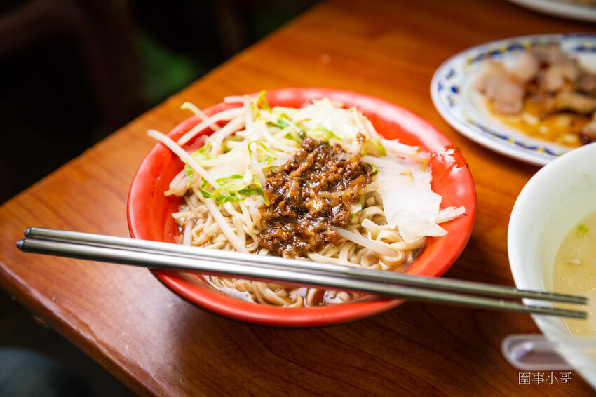 桃園大湳市場美食推薦-蔡家北港肉羹！堅持不使用味精～湯頭的清甜都來自於食材本身！便宜又好吃的肉羹就在這啦～ @圍事小哥的幸福相框