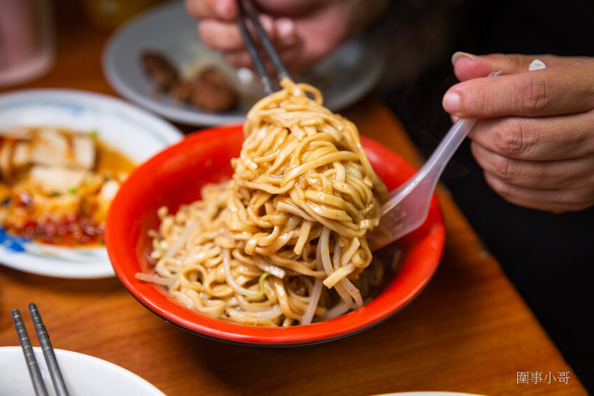 桃園大湳市場美食推薦-蔡家北港肉羹！堅持不使用味精～湯頭的清甜都來自於食材本身！便宜又好吃的肉羹就在這啦～ @圍事小哥的幸福相框