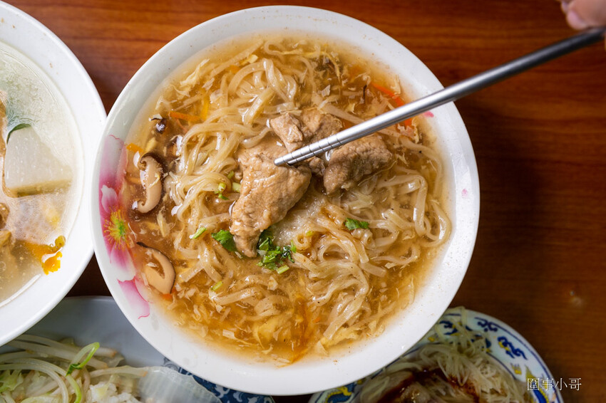 桃園大湳市場美食推薦-蔡家北港肉羹！堅持不使用味精～湯頭的清甜都來自於食材本身！便宜又好吃的肉羹就在這啦～ @圍事小哥的幸福相框