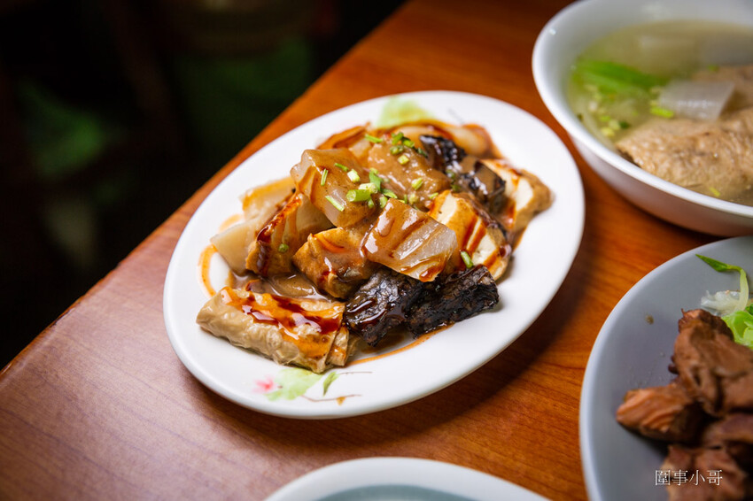 桃園大湳市場美食推薦-蔡家北港肉羹！堅持不使用味精～湯頭的清甜都來自於食材本身！便宜又好吃的肉羹就在這啦～ @圍事小哥的幸福相框