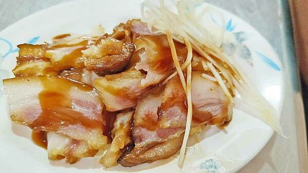 許記|泡菜免費加吃到爽,味道濃郁又順口的美味滷肉飯