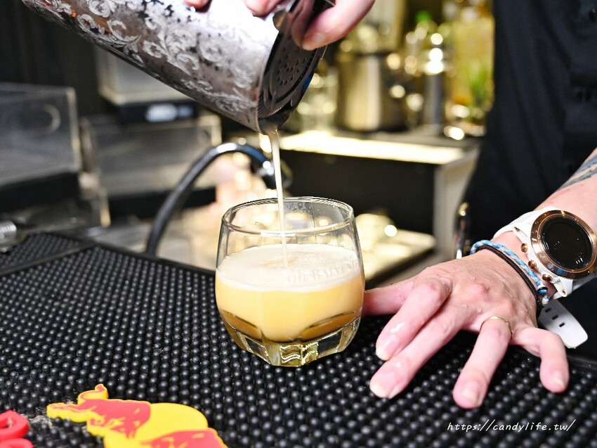 331音樂飛鏢餐酒館｜台中特色餐酒館，將調酒結合台灣菜，還有厲害駐唱歌手及飛鏢機