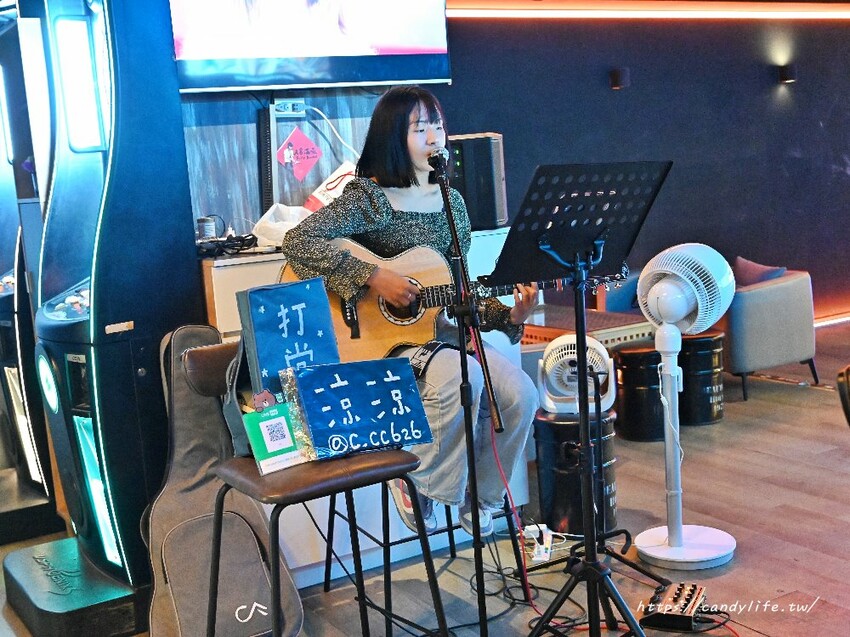 331音樂飛鏢餐酒館｜台中特色餐酒館，將調酒結合台灣菜，還有厲害駐唱歌手及飛鏢機